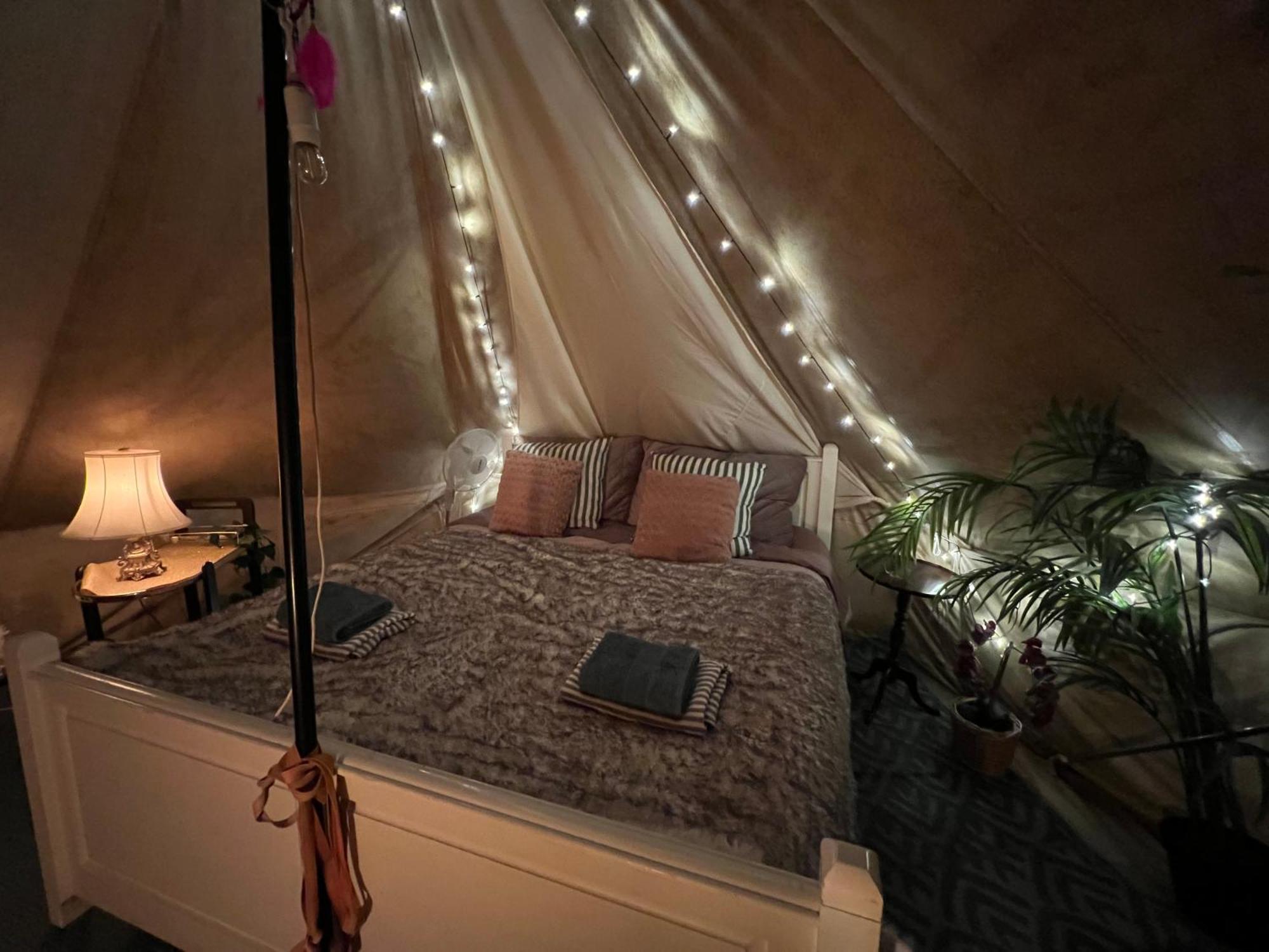 Esmaraldas House Of Love تيراسيني الغرفة الصورة