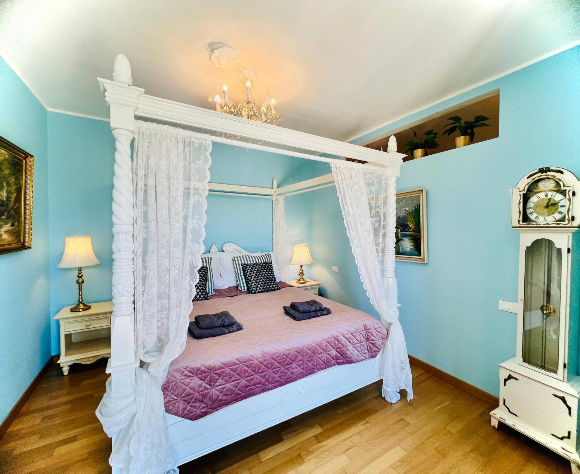 Esmaraldas House Of Love تيراسيني الغرفة الصورة